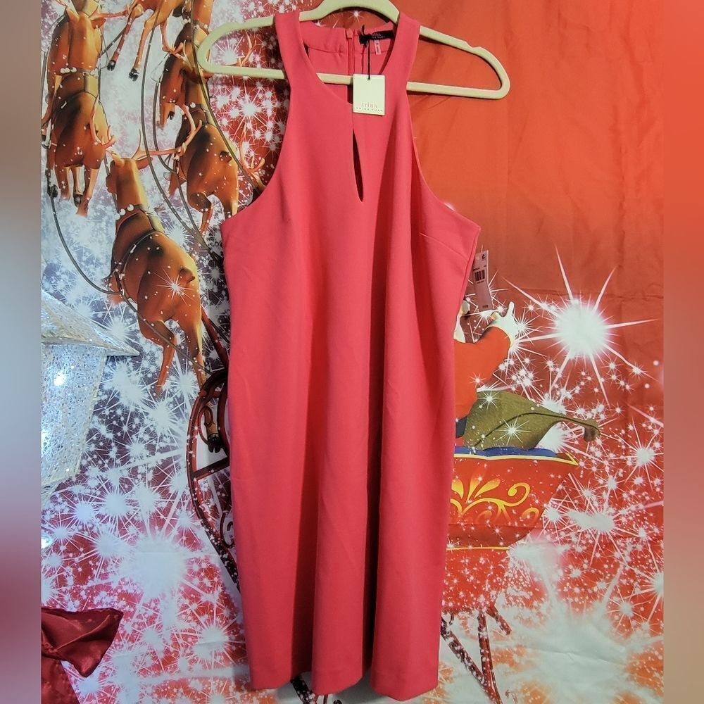 Keyhole Halter Dress - Picture 7 of 15